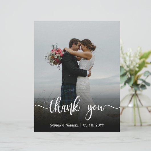 Modernes Script Hochzeitsskripte Foto Danke Karte (Stehend Vorderseite)