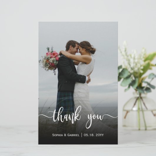 Modernes Script Hochzeitsskripte Foto Danke Karte (Stehend Vorderseite)