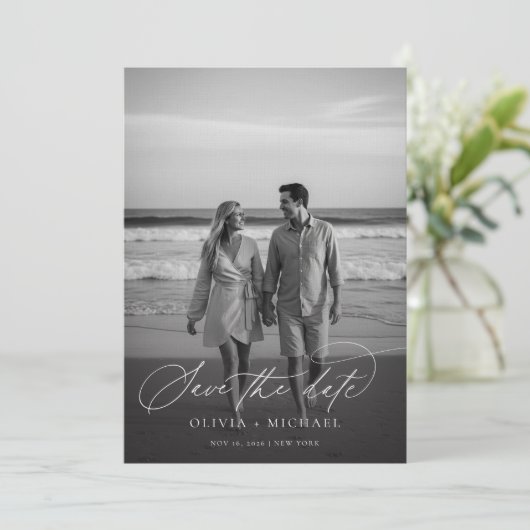 Modernes Script Minimalistisch Wedding Foto Save The Date (Stehend Vorderseite)