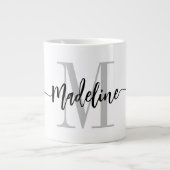 Modernes Script Monogram Custom Jumbo Jumbo-Tasse (Vorderseite)