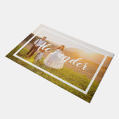 Modernes Script Monogram Wedding Foto Doormat Fußmatte (Schrägansicht)