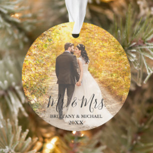 Modernes Script Mr. & Mrs. Wedding Foto Ornament