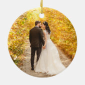 Modernes Script Mr. & Mrs. Wedding Foto Round Keramik Ornament (Hinten)