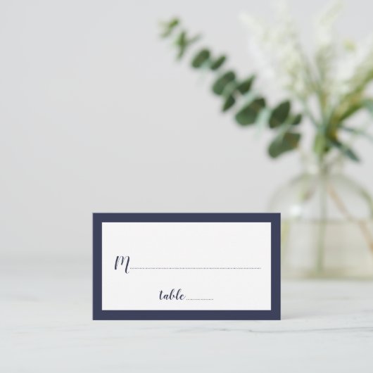 Modernes Script Navy Blue Wedding Platzkarte (Stehend Vorderseite)