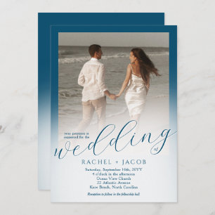Modernes Script Ocean Blue Ombre Foto Wedding Einladung