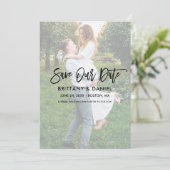 Modernes Script-Overlay für Pinselstriche Rette un Save The Date (Stehend Vorderseite)