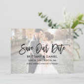 Modernes Script-Overlay für Pinselstriche Rette un Save The Date (Stehend Vorderseite)