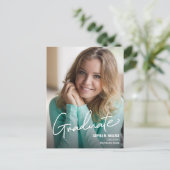 Modernes Script Personalisiert Graduate Foto Ankündigungspostkarte (Stehend Vorderseite)