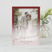 Modernes Script Red 2-Foto Just Married Wedding Ankündigung (Stehend Vorderseite)