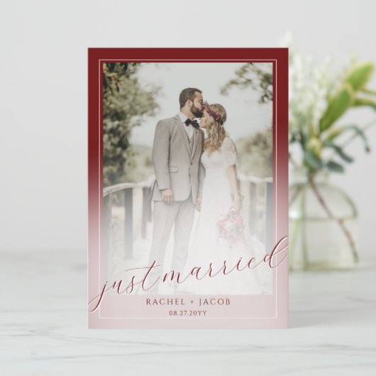 Modernes Script Red 2-Foto Just Married Wedding Ankündigung (Stehend Vorderseite)