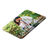Modernes Script Save the Date Couple Foto W Magnet (Linke Seite)