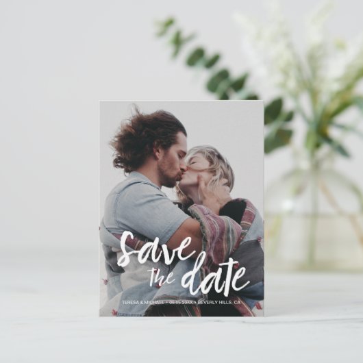Modernes Script Save the Date Verlobung Foto Postkarte (Stehend Vorderseite)