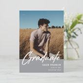 Modernes Script Senior Class Foto Abschluss (Stehend Vorderseite)