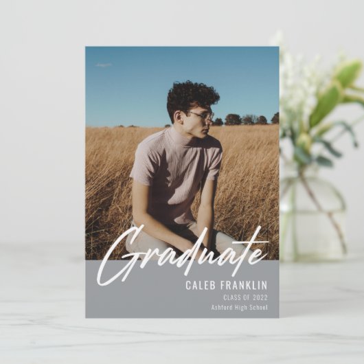 Modernes Script Senior Class Foto Abschluss (Stehend Vorderseite)