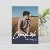 Modernes Script Senior Class Foto Abschluss (Stehend Vorderseite)