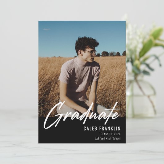 Modernes Script Senior Class Foto Abschluss (Stehend Vorderseite)