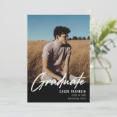 Modernes Script Senior Class Foto Abschluss (Stehend Vorderseite)