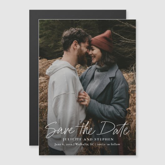 Modernes Script Simple Wedding Foto Save the Date Magneteinladung (Vorne/Hinten)
