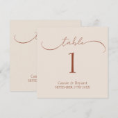 Modernes Script Terracotta Wedding Tischnummer Sig (Vorne/Hinten)