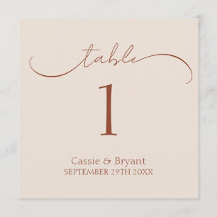 Modernes Script Terracotta Wedding Tischnummer Sig