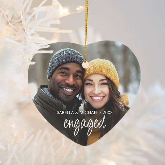 Modernes Script Verlobt Couple Foto Holiday Herzli Keramik Ornament