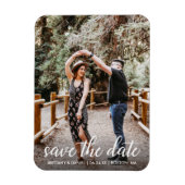 Modernes Script-Verlobung-Foto Save the Date Magnet (Vertikal)