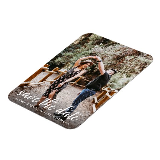 Modernes Script-Verlobung-Foto Save the Date Magnet (Linke Seite)