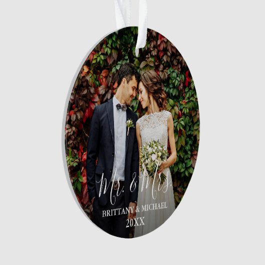 Modernes Script Wedding Foto Mr. & Mrs. Ornament (Vorderseite)