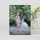 Modernes Script White Foto Abschluss Einladung (Stehend Vorderseite)