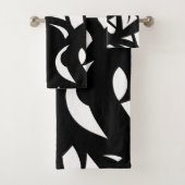 Modernes Set mit weißem/schwarzem Badehandtuch (Insitu)