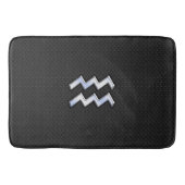 Modernes Silver Aquarius Zodiac-Zeichen auf Schlan Badematte (Vorderseite)