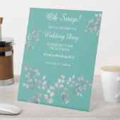 Modernes Silver Floral Wedding Pedestal Zeichen Sockelschild (In Situ)