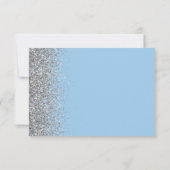 Modernes Silver Glitzer Edge Pastel Blue RSVP Karte (Rückseite)