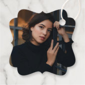 Modernes Silver Script Name 2025 Abschluss Foto Geschenkanhänger (Rückseite)