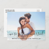 Modernes Skript, das Save the Date heiraten soll Postkarte (Vorne/Hinten)