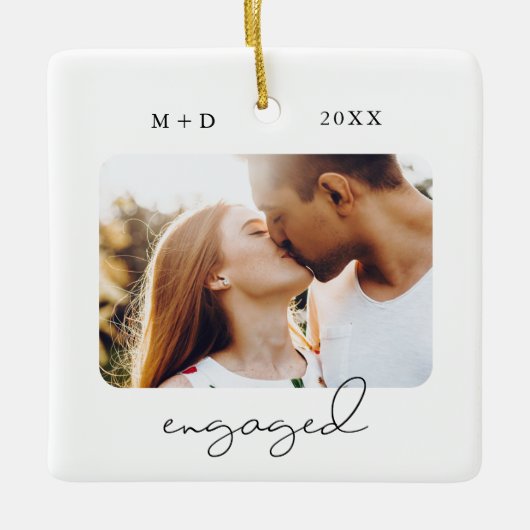 Modernes Skript Elegantes Foto Verlobung Keepake Keramikornament (Vorderseite)
