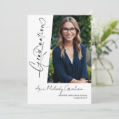 Modernes Skript-Foto-Abschluss Einladung (Stehend Vorderseite)