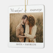 Modernes Skript Rustikale Verlobung Foto Keepake Keramikornament (Links)