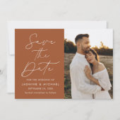 Modernes Skript Terracotta 2 Foto Save The Date (Vorderseite)