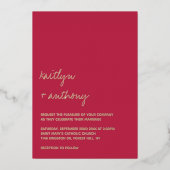 Modernes Skript Viva Magenta Minimalistische Hochz Folieneinladung (Vorderseite)