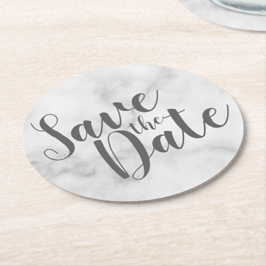 Modernes Skript White Marble Hochzeit Speichern Si Runder Pappuntersetzer (Angewinkelt)