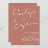 Modernes Skripthandwriting Terracotta Clay Wedding Einladung (Vorne/Hinten)