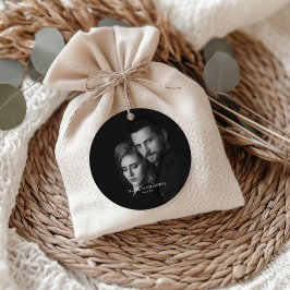 Modernes skriptives Schwarz-Weiß-Foto Geschenkanhänger