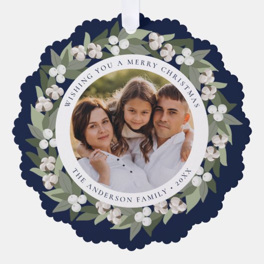 Modernes Snowberry Greenery Wreath Navy Foto Ornament Karte (Vorderseite)