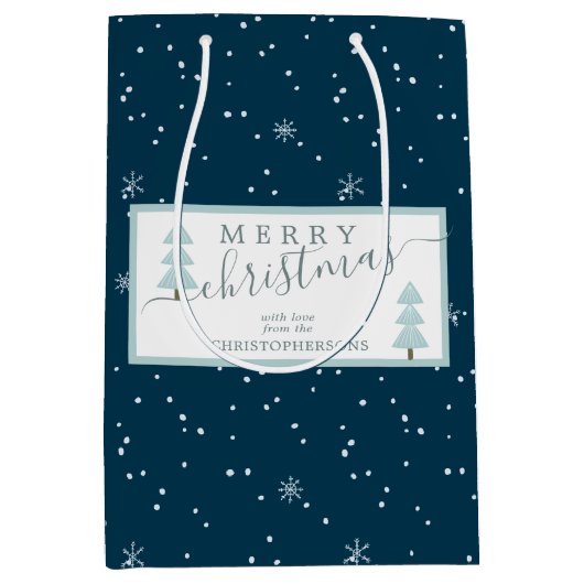 Modernes Snowflake MERRY CHRISTMAS Script Blue Mittlere Geschenktüte (Vorderseite)