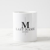 Modernes Split Monogram, Anfangsname & Establ Jumbo-Tasse (Vorderseite)