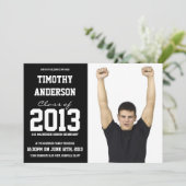 Modernes Sport-Thema-Foto-Abschluss-Party Einladung (Stehend Vorderseite)