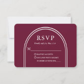 Modernes, stilvolles Arch Wedding Burgundy RSVP Karte (Vorderseite)