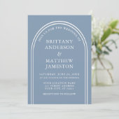 Modernes, stilvolles Arch Wedding Dusty Blue Foto Einladung (Stehend Vorderseite)