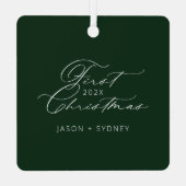 Modernes, stilvolles Couple First Christmas Script Ornament Aus Metall (Rückseite)
